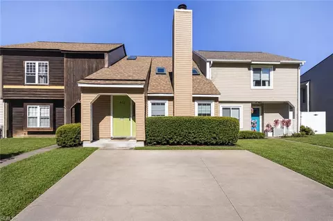 4472 Silverleaf Dr, Virginia Beach, VA 23462