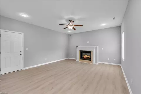 Living - 6335 Devonshire Rd, Norfolk, VA 23513 photo 6 of 8