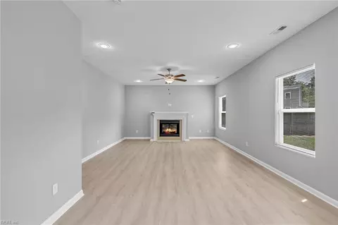 Living - 6335 Devonshire Rd, Norfolk, VA 23513 photo 5 of 8