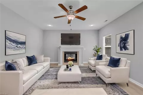 Living - 6335 Devonshire Rd, Norfolk, VA 23513 photo 7 of 8
