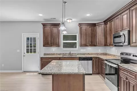 Entry Way - 6335 Devonshire Rd, Norfolk, VA 23513 photo 4 of 10