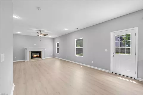 Living - 6335 Devonshire Rd, Norfolk, VA 23513 photo 4 of 8
