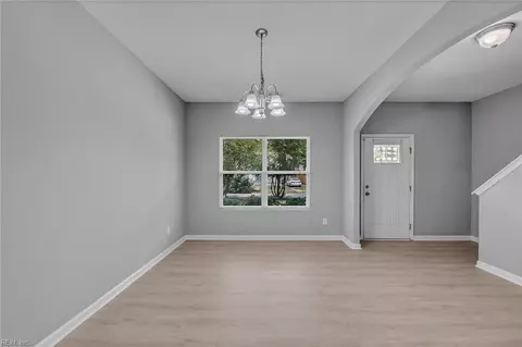Entry Way - 6335 Devonshire Rd, Norfolk, VA 23513 photo 2 of 10