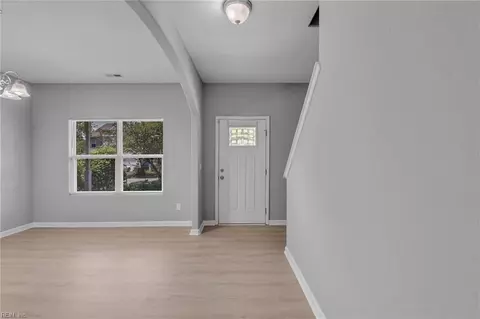 Entry Way - 6335 Devonshire Rd, Norfolk, VA 23513 photo 5 of 10