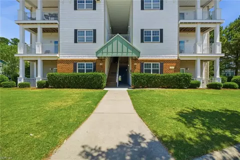 2424 Chancery Ln #303, Chesapeake, VA 23321