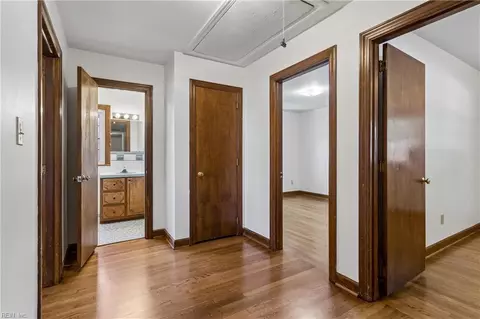 Entry Way - 1667 Neptune Dr, Hampton, VA 23669 photo 2 of 2