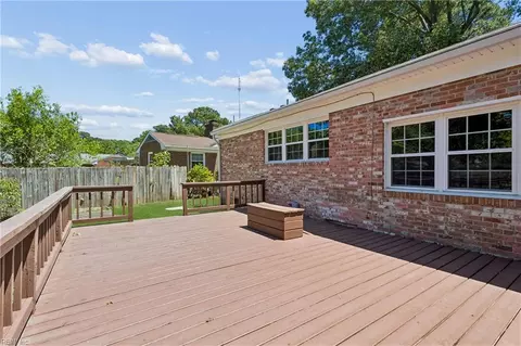 Exterior - 1667 Neptune Dr, Hampton, VA 23669 photo 4 of 8
