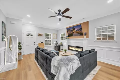 Entry Way - 714 Ridgeway Ave, Hampton, VA 23661 photo 3 of 7
