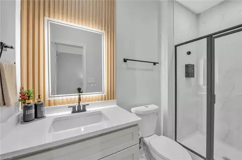 Bath - 714 Ridgeway Ave, Hampton, VA 23661 photo 3 of 6