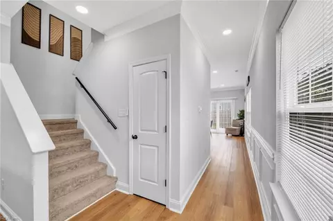 Entry Way - 714 Ridgeway Ave, Hampton, VA 23661 photo 5 of 7