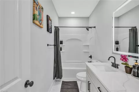 Bath - 714 Ridgeway Ave, Hampton, VA 23661 photo 6 of 6
