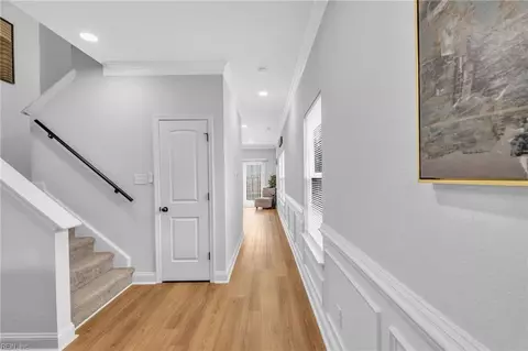 Entry Way - 714 Ridgeway Ave, Hampton, VA 23661 photo 4 of 7