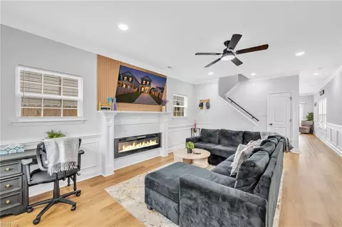 Entry Way - 714 Ridgeway Ave, Hampton, VA 23661 photo 1 of 7