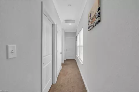 Entry Way - 714 Ridgeway Ave, Hampton, VA 23661 photo 6 of 7