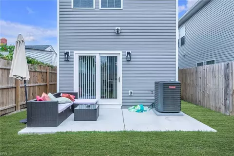 Exterior - 714 Ridgeway Ave, Hampton, VA 23661 photo 3 of 5