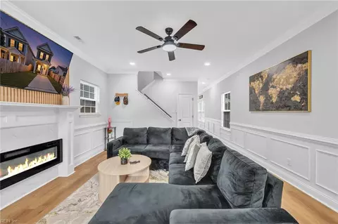 Entry Way - 714 Ridgeway Ave, Hampton, VA 23661 photo 2 of 7