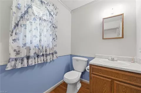 Bath - 27 Bonney Ln, Hampton, VA 23669 photo 3 of 4