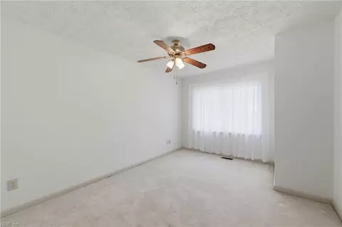 Bedroom - 27 Bonney Ln, Hampton, VA 23669 photo 1 of 10