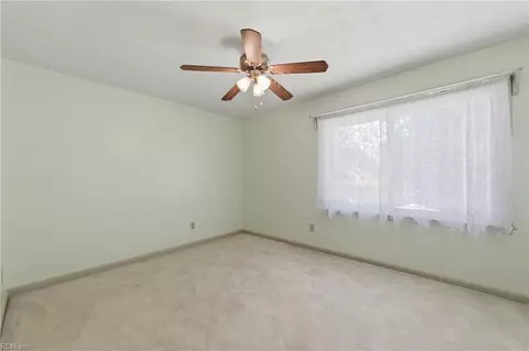 Bedroom - 27 Bonney Ln, Hampton, VA 23669 photo 5 of 10