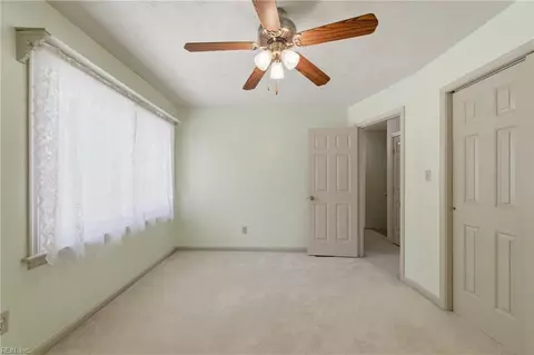 Bedroom - 27 Bonney Ln, Hampton, VA 23669 photo 7 of 10