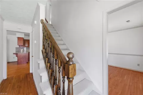 Entry Way - 27 Bonney Ln, Hampton, VA 23669 photo 1 of 2