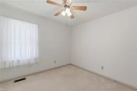 Bedroom - 27 Bonney Ln, Hampton, VA 23669 photo 3 of 10