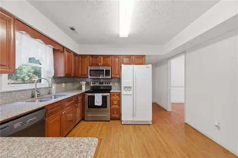 Kitchen - 27 Bonney Ln, Hampton, VA 23669 photo 2 of 2