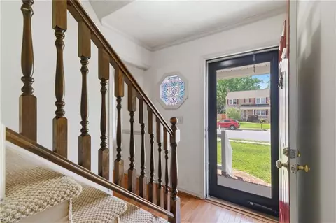 Entry Way - 27 Bonney Ln, Hampton, VA 23669 photo 2 of 2
