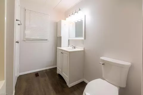 Bath - 42 Fulton St, Hampton, VA 23663 photo 2 of 2