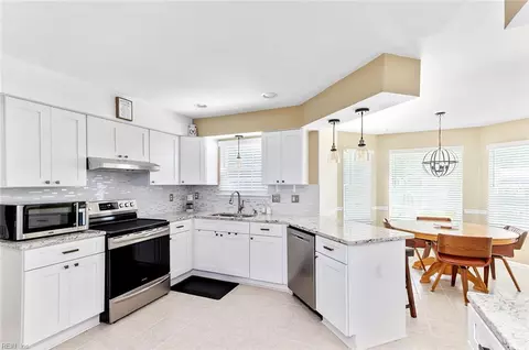 Kitchen - 4 Mullins Ct, Hampton, VA 23666 photo 4 of 8