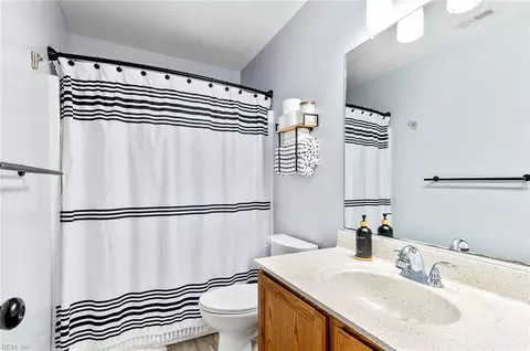 Bath - 4 Mullins Ct, Hampton, VA 23666 photo 6 of 6