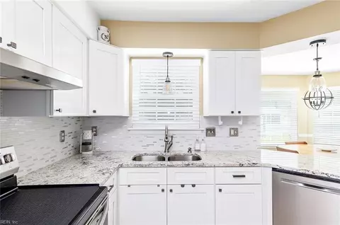 Kitchen - 4 Mullins Ct, Hampton, VA 23666 photo 6 of 8