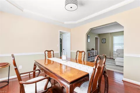 Dining - 4 Mullins Ct, Hampton, VA 23666 photo 3 of 4