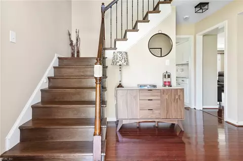Entry Way - 4 Mullins Ct, Hampton, VA 23666 photo 3 of 3