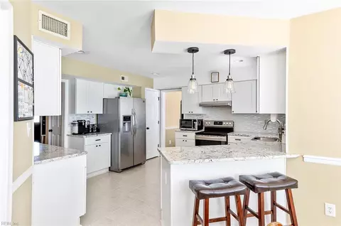 Kitchen - 4 Mullins Ct, Hampton, VA 23666 photo 8 of 8