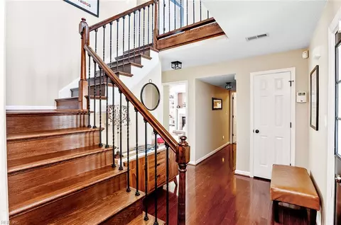 Entry Way - 4 Mullins Ct, Hampton, VA 23666 photo 1 of 3