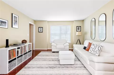 Living - 4 Mullins Ct, Hampton, VA 23666 photo 3 of 4