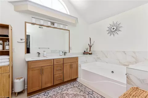 Bath - 4 Mullins Ct, Hampton, VA 23666 photo 1 of 6