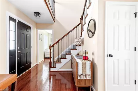 Entry Way - 4 Mullins Ct, Hampton, VA 23666 photo 2 of 3