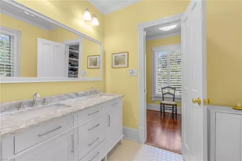 Bath - 334 E Pembroke Ave, Hampton, VA 23669 photo 3 of 4