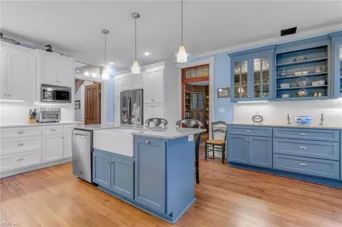 Kitchen - 334 E Pembroke Ave, Hampton, VA 23669 photo 1 of 9