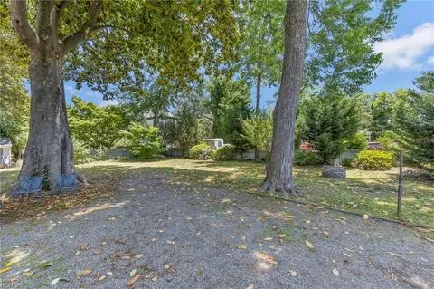 Exterior - 334 E Pembroke Ave, Hampton, VA 23669 photo 8 of 11