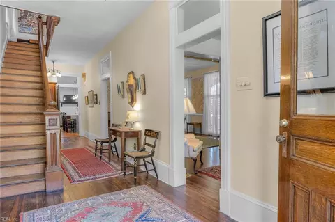 Entry Way - 334 E Pembroke Ave, Hampton, VA 23669 photo 3 of 4