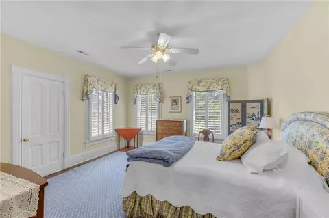 Bedroom - 334 E Pembroke Ave, Hampton, VA 23669 photo 3 of 4