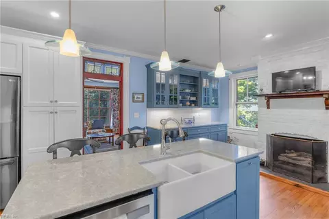 Kitchen - 334 E Pembroke Ave, Hampton, VA 23669 photo 4 of 9