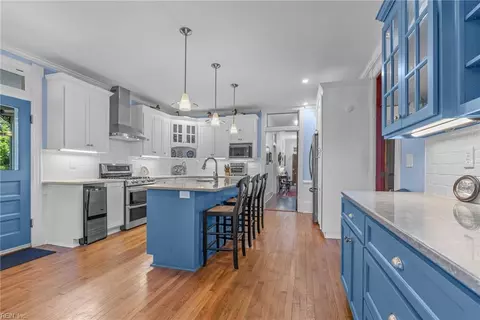 Kitchen - 334 E Pembroke Ave, Hampton, VA 23669 photo 5 of 9