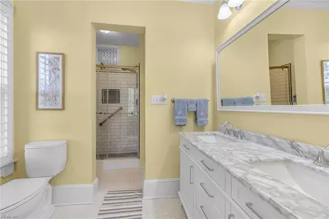 Bath - 334 E Pembroke Ave, Hampton, VA 23669 photo 2 of 4