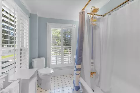 Bath - 334 E Pembroke Ave, Hampton, VA 23669 photo 4 of 4