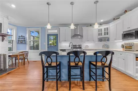 Kitchen - 334 E Pembroke Ave, Hampton, VA 23669 photo 6 of 9