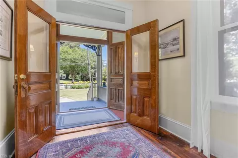 Entry Way - 334 E Pembroke Ave, Hampton, VA 23669 photo 1 of 4